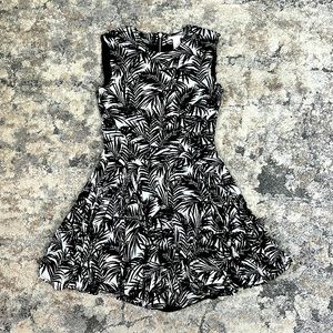 H&M black and white palm dress. Size 6. Statement zipper. Lined. Short length.
